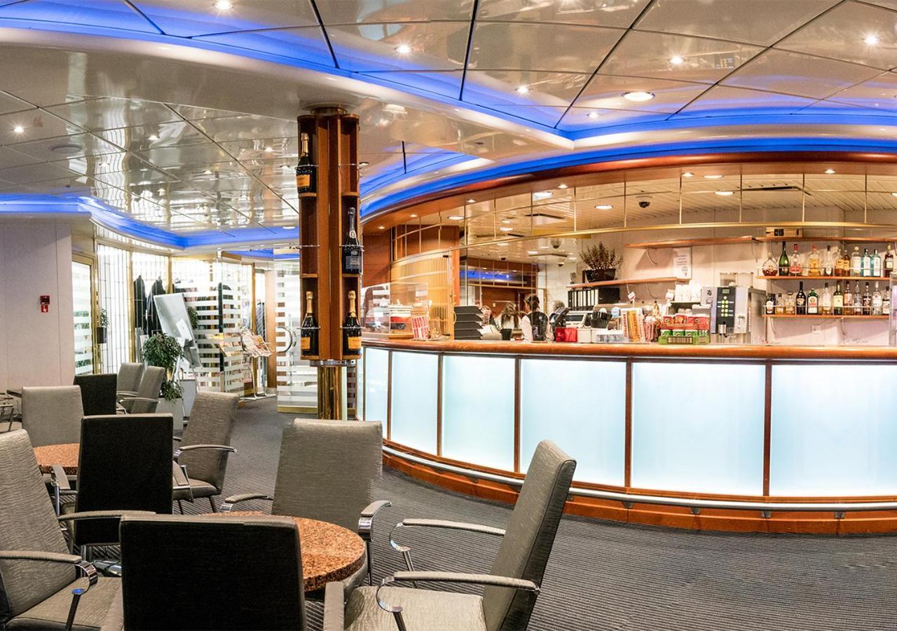 ホテル Viking Line Ferry Viking Xprs - Night Cruise From ヘルシンキ エクステリア 写真